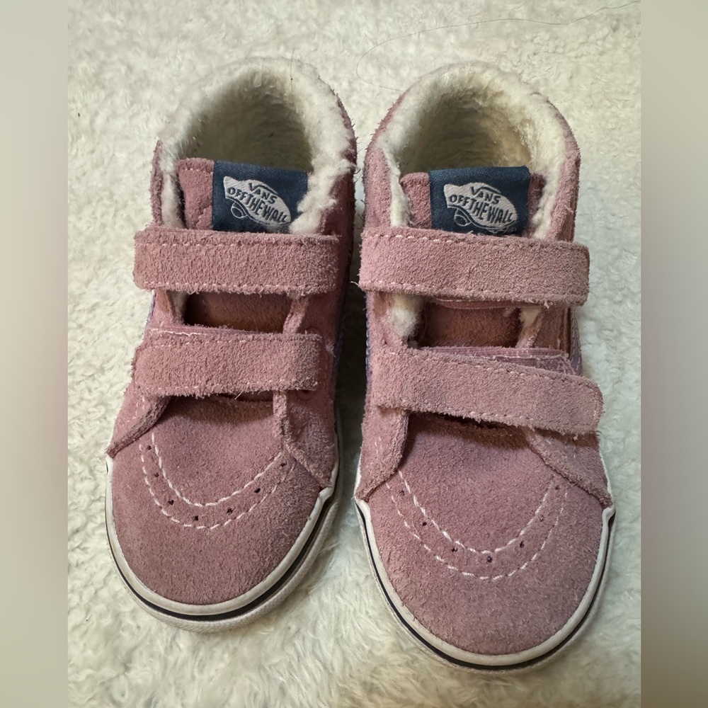 ❤️Vans Kids Suede Sneakers in Pink
***Bundle 3 for $30***
